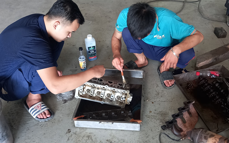Tẩy khoang động cơ